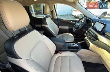 Внедорожник / Кроссовер Ford Escape 2020 в 
