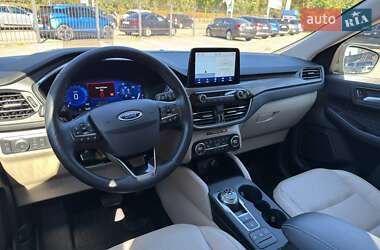 Внедорожник / Кроссовер Ford Escape 2020 в 