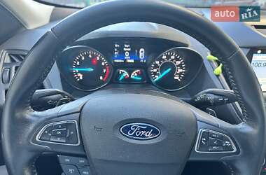 Внедорожник / Кроссовер Ford Escape 2017 в 