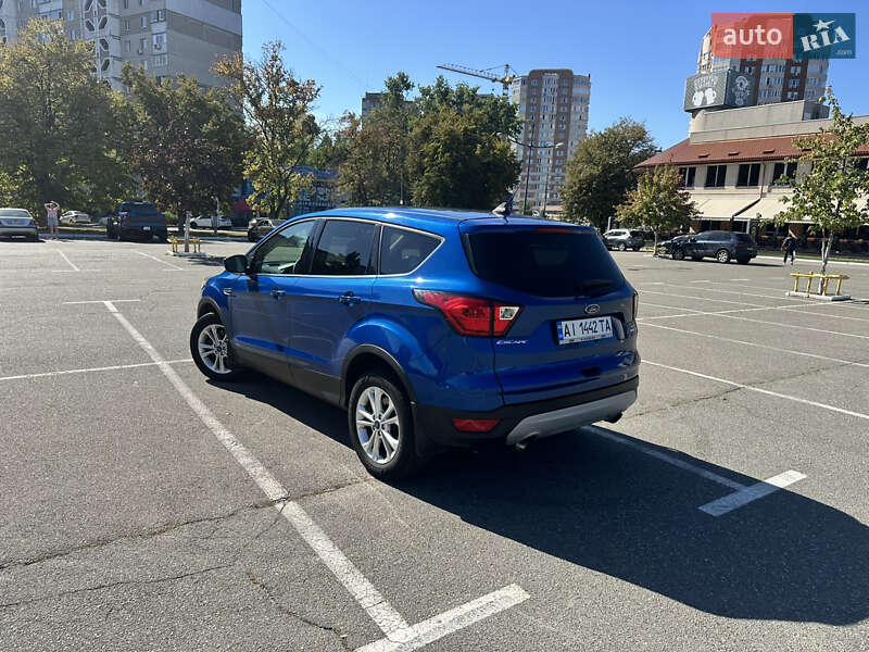 Внедорожник / Кроссовер Ford Escape 2018 в Киеве