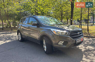Внедорожник / Кроссовер Ford Escape 2018 в 