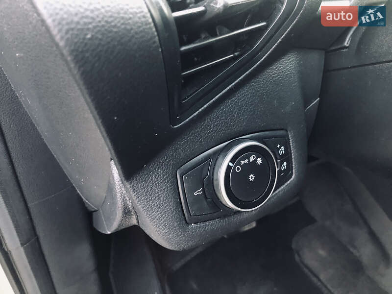 Внедорожник / Кроссовер Ford Escape 2017 в Николаеве