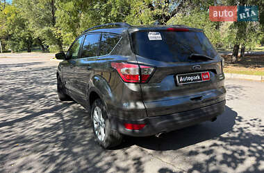 Внедорожник / Кроссовер Ford Escape 2018 в 