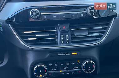 Внедорожник / Кроссовер Ford Escape 2022 в 