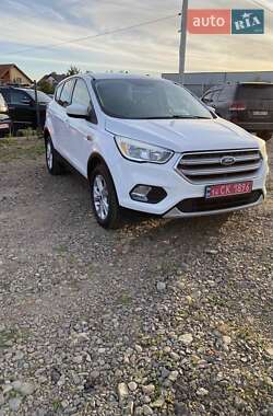 Внедорожник / Кроссовер Ford Escape 2017 в Львове