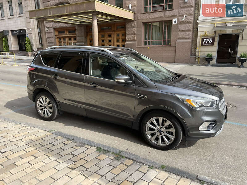 Внедорожник / Кроссовер Ford Escape 2017 в Киеве