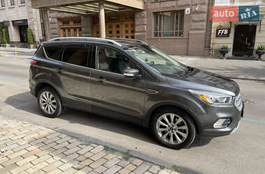 Внедорожник / Кроссовер Ford Escape 2017 в 