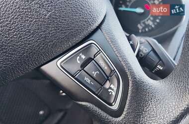 Внедорожник / Кроссовер Ford Escape 2017 в 