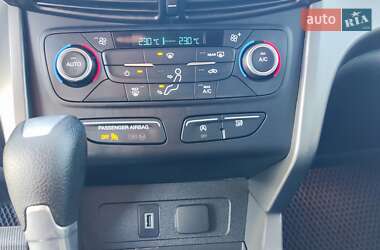 Внедорожник / Кроссовер Ford Escape 2017 в 