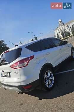 Внедорожник / Кроссовер Ford Escape 2014 в 