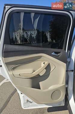 Внедорожник / Кроссовер Ford Escape 2014 в 