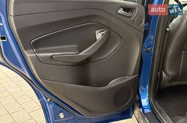 Внедорожник / Кроссовер Ford Escape 2017 в 