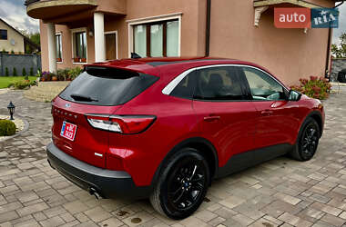 Внедорожник / Кроссовер Ford Escape 2020 в 