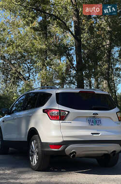 Внедорожник / Кроссовер Ford Escape 2017 в 