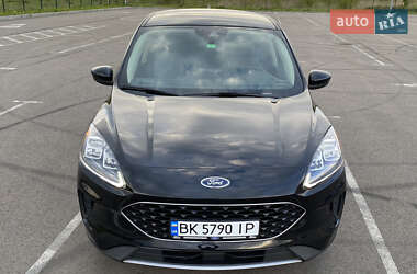 Внедорожник / Кроссовер Ford Escape 2020 в 
