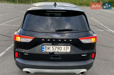 Внедорожник / Кроссовер Ford Escape 2020 в 