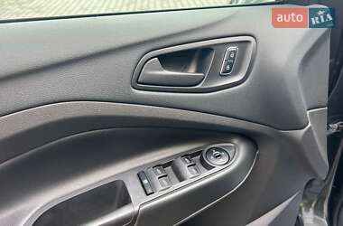Внедорожник / Кроссовер Ford Escape 2016 в 