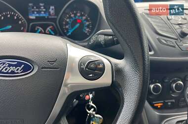 Внедорожник / Кроссовер Ford Escape 2016 в 