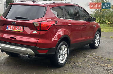 Внедорожник / Кроссовер Ford Escape 2019 в 