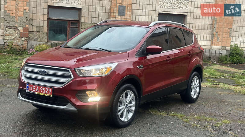 Внедорожник / Кроссовер Ford Escape 2019 в 
