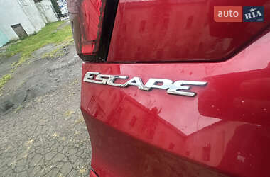 Внедорожник / Кроссовер Ford Escape 2019 в 