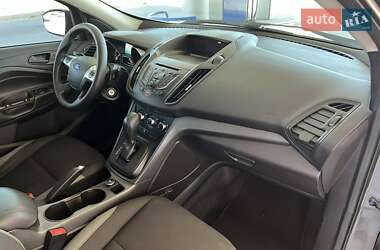 Внедорожник / Кроссовер Ford Escape 2016 в 