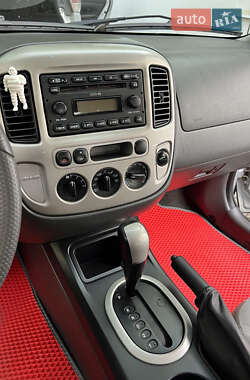 Внедорожник / Кроссовер Ford Escape 2006 в 