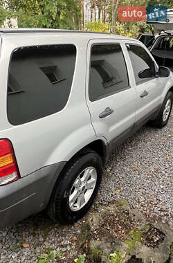 Внедорожник / Кроссовер Ford Escape 2006 в 