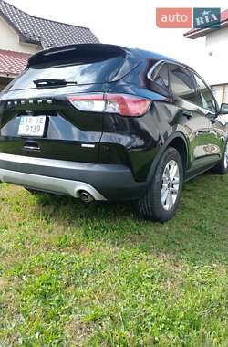 Внедорожник / Кроссовер Ford Escape 2019 в 