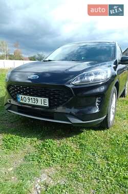 Внедорожник / Кроссовер Ford Escape 2019 в 