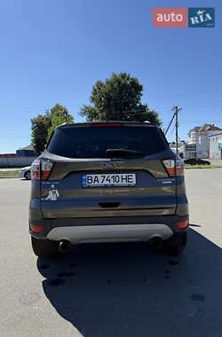 Внедорожник / Кроссовер Ford Escape 2017 в 