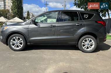 Позашляховик / Кросовер Ford Escape 2018 в 