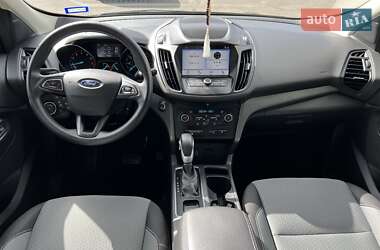 Позашляховик / Кросовер Ford Escape 2018 в 