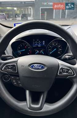 Позашляховик / Кросовер Ford Escape 2018 в 