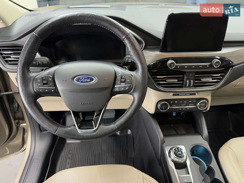 Внедорожник / Кроссовер Ford Escape 2020 в Киеве