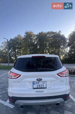 Позашляховик / Кросовер Ford Escape 2015 в 