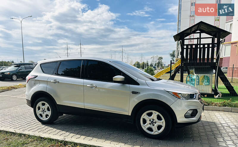 Внедорожник / Кроссовер Ford Escape 2017 в Полтаве