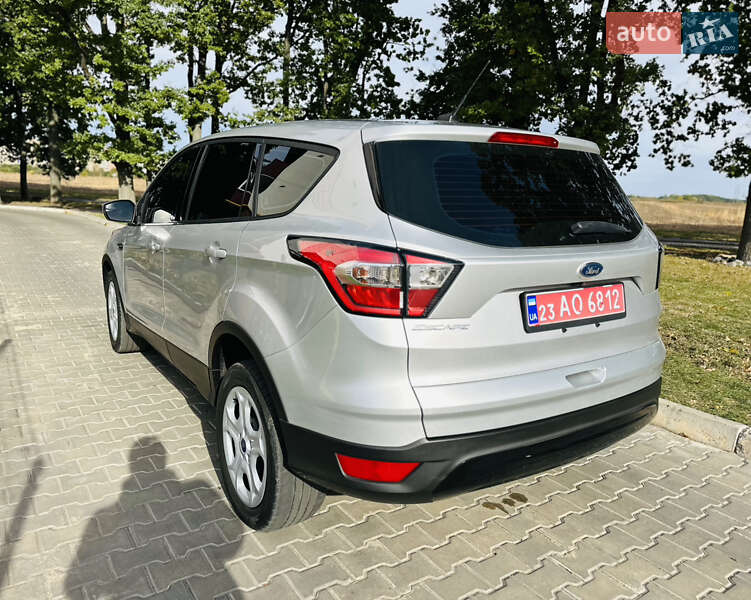 Внедорожник / Кроссовер Ford Escape 2017 в Полтаве