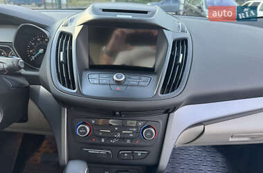 Внедорожник / Кроссовер Ford Escape 2017 в 