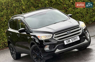 Внедорожник / Кроссовер Ford Escape 2018 в 
