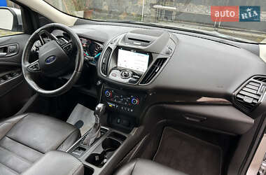 Внедорожник / Кроссовер Ford Escape 2017 в 