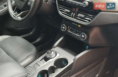 Позашляховик / Кросовер Ford Escape 2020 в 
