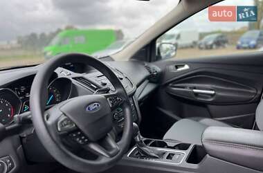 Внедорожник / Кроссовер Ford Escape 2017 в 