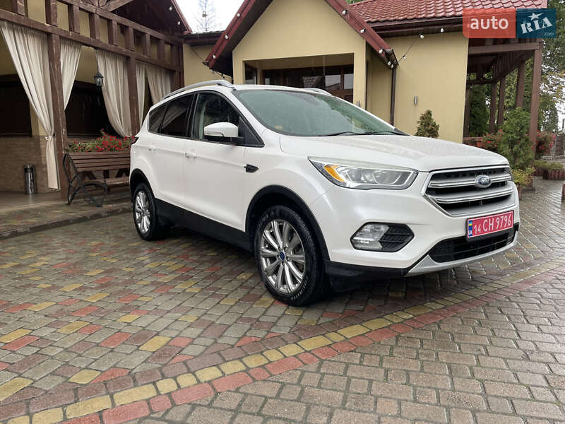 Внедорожник / Кроссовер Ford Escape 2017 в Ивано-Франковске