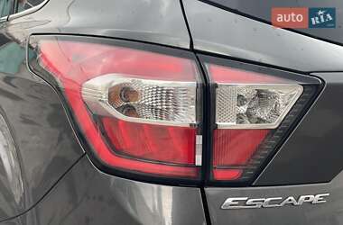 Внедорожник / Кроссовер Ford Escape 2018 в 