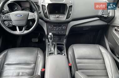 Внедорожник / Кроссовер Ford Escape 2018 в 