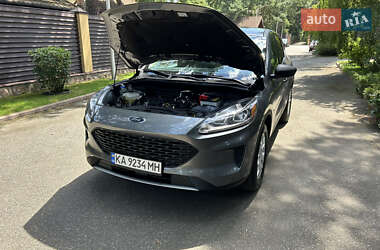 Позашляховик / Кросовер Ford Escape 2022 в 