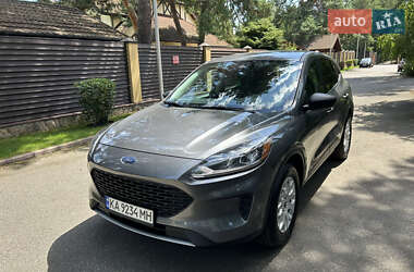 Позашляховик / Кросовер Ford Escape 2022 в 