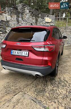 Внедорожник / Кроссовер Ford Escape 2020 в 
