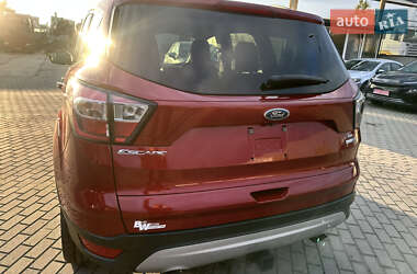 Внедорожник / Кроссовер Ford Escape 2018 в 